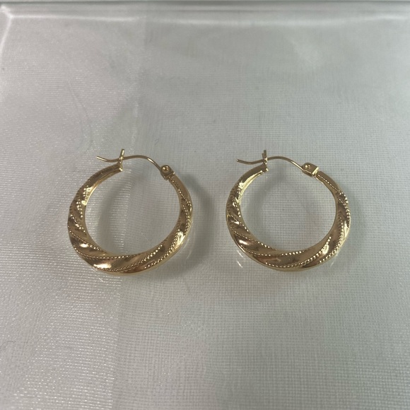 14K YELLOW GOLD vintage twisted hoop earrings REAL GOLD - Picture 6 of 13